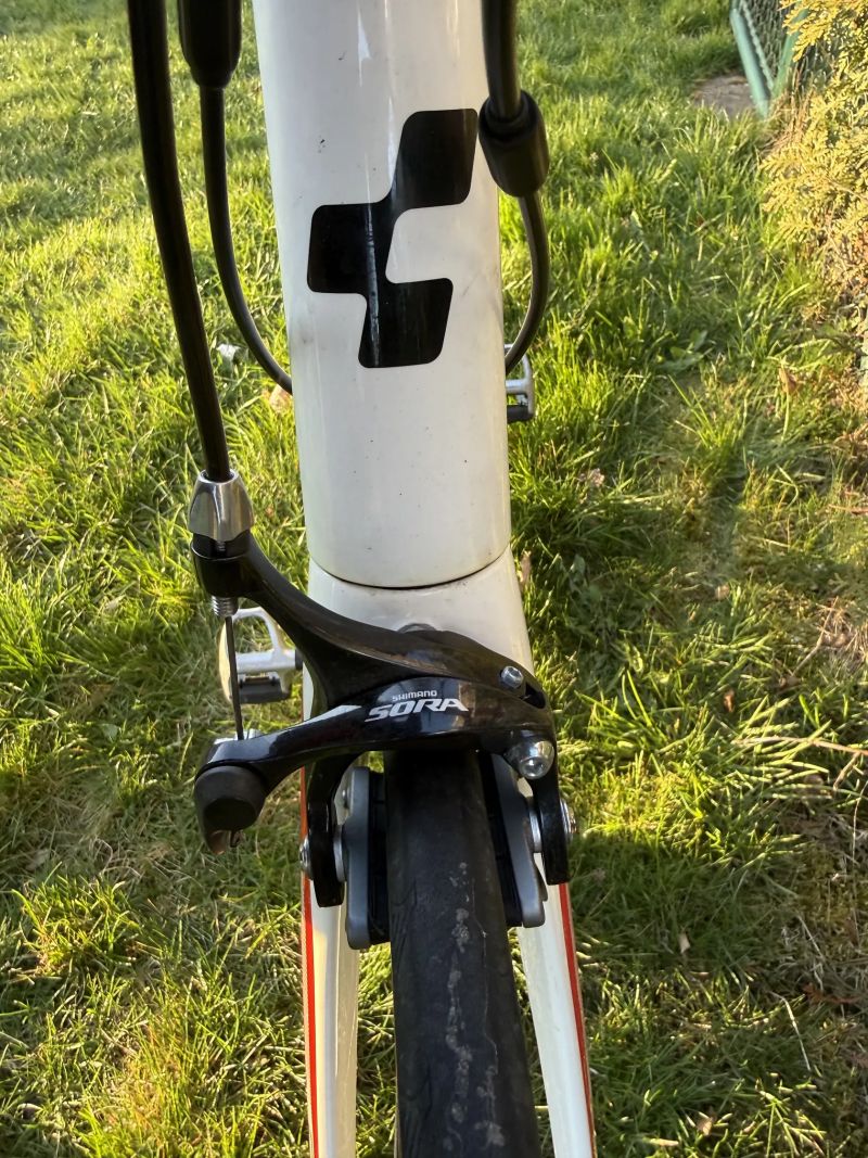 Cube Peloton 2013, vel. 53 / M, Shimano Sora 3x9, karbonová vidlice