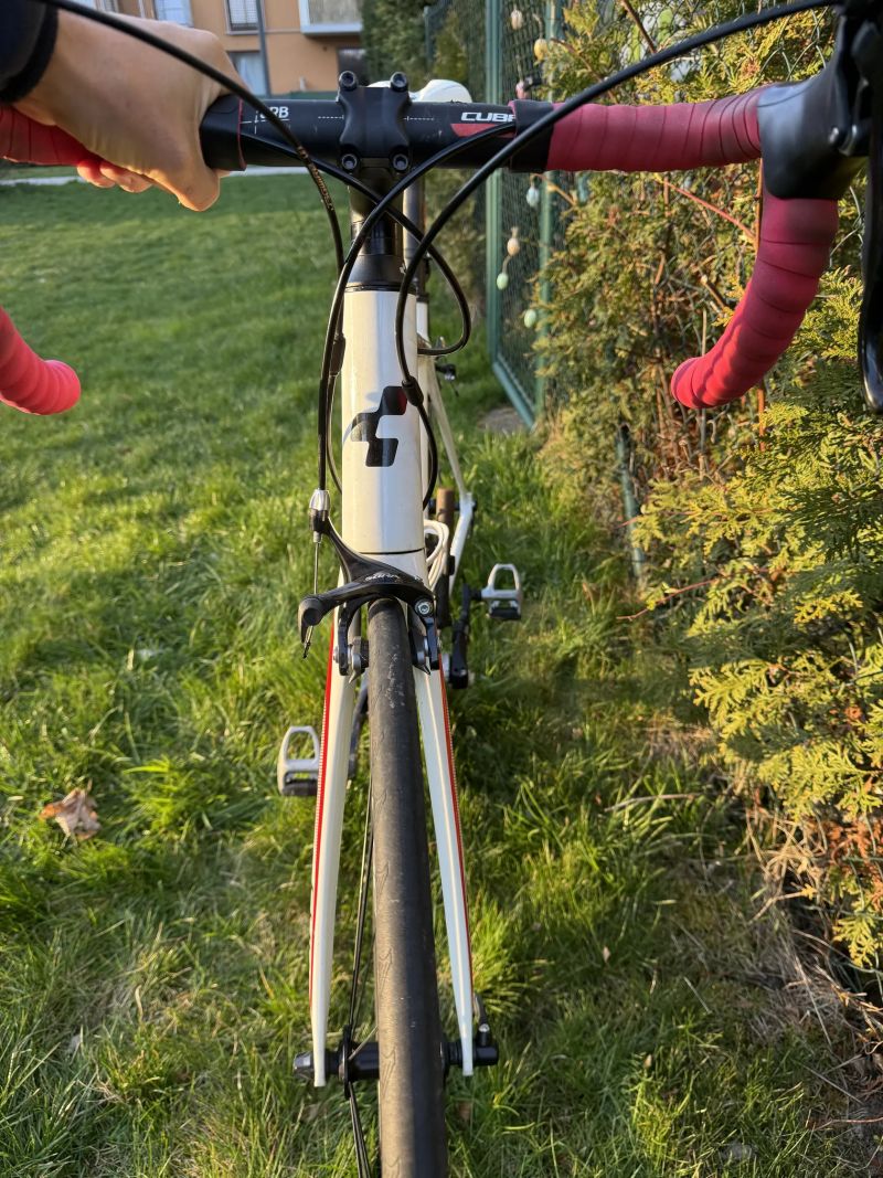 Cube Peloton 2013, vel. 53 / M, Shimano Sora 3x9, karbonová vidlice