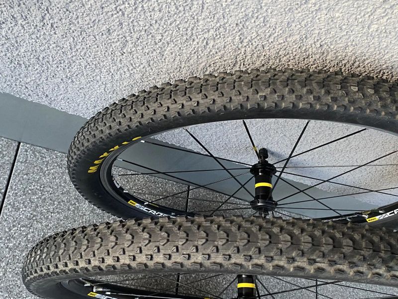 Kompletní kola Mavic CROSS RIDE, včetně plášťů a kazety. PC 9800 Kč.