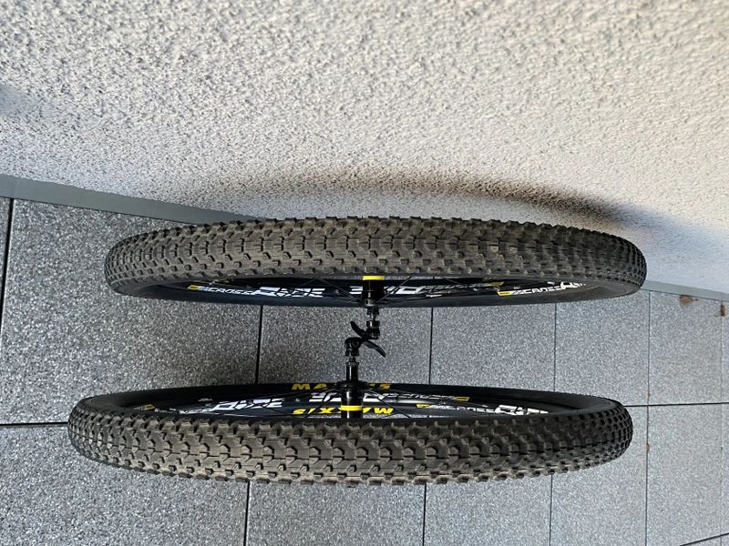 Kompletní kola Mavic CROSS RIDE, včetně plášťů a kazety. PC 9800 Kč.