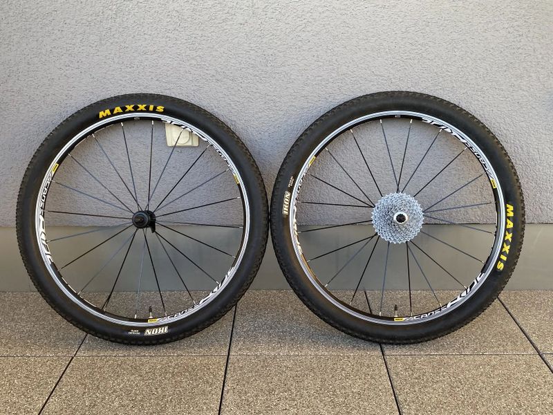Kompletní kola Mavic CROSS RIDE, včetně plášťů a kazety. PC 9800 Kč.