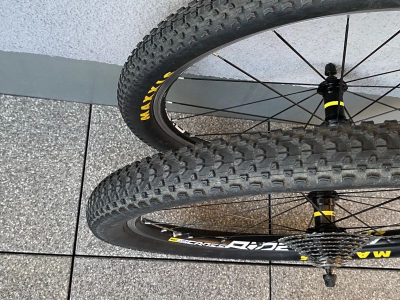 Kompletní kola Mavic CROSS RIDE, včetně plášťů a kazety. PC 9800 Kč.