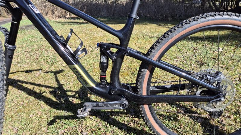 Trek Top Fuel 9.8 XT Di2 Gen 4 vel M/L r.2026, elektronické řazení Shimano