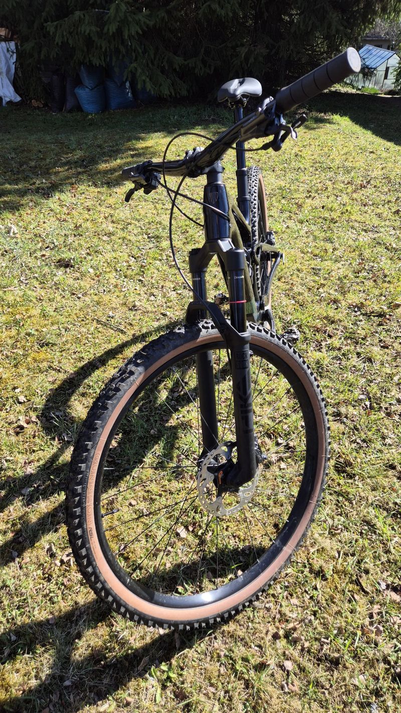 Trek Top Fuel 9.8 XT Di2 Gen 4 vel M/L r.2026, elektronické řazení Shimano