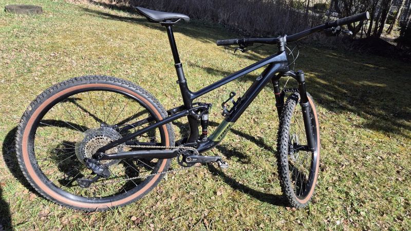Trek Top Fuel 9.8 XT Di2 Gen 4 vel M/L r.2026, elektronické řazení Shimano