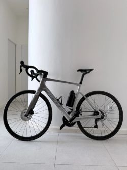 Scott Scott Addict e-ride 20 - lehká karbonová elektrosilnička, velikost L