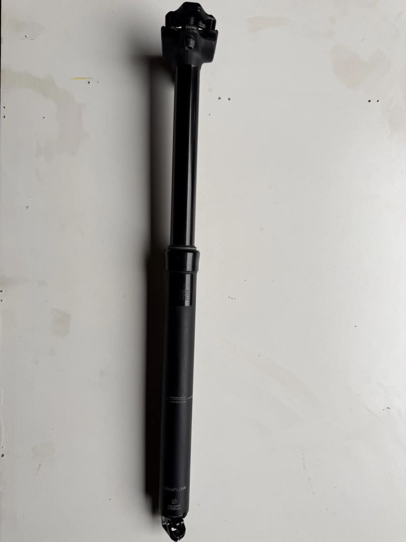 Teleskopická sedlovka Bontrager Line Elite, zdvih 170 mm, vnitřní vedení, 31,6 mm, délka 480 mm.