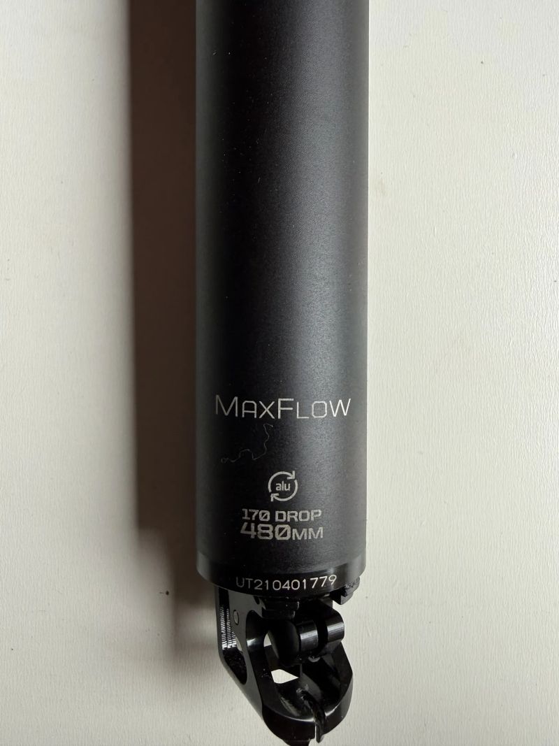 Teleskopická sedlovka Bontrager Line Elite, zdvih 170 mm, vnitřní vedení, 31,6 mm, délka 480 mm.