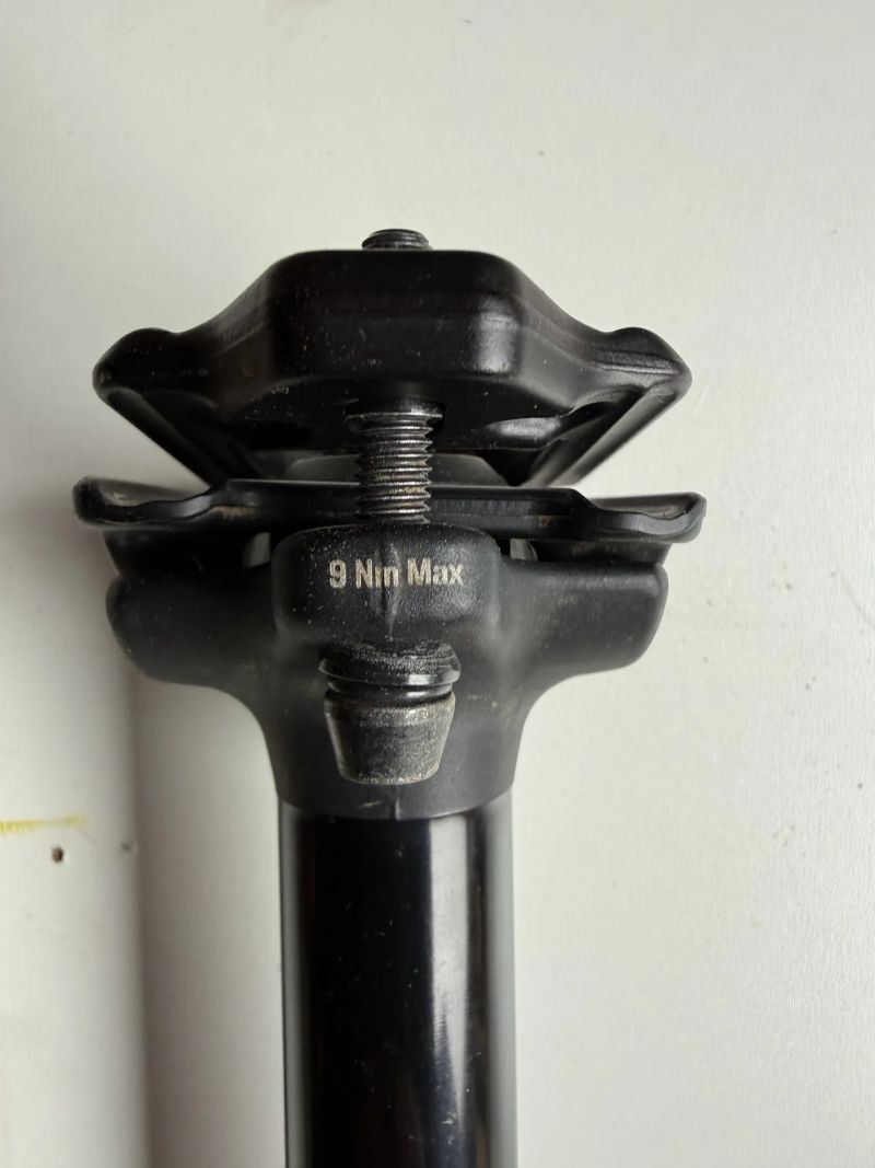 Teleskopická sedlovka Bontrager Line Elite, zdvih 170 mm, vnitřní vedení, 31,6 mm, délka 480 mm.