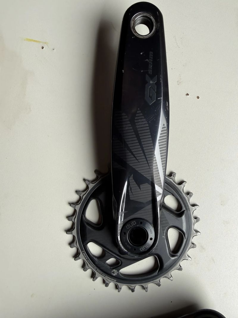 SRAM GX Eagle, DUB, slitinový převodník 30 zubů, Boost, délka 170 mm.