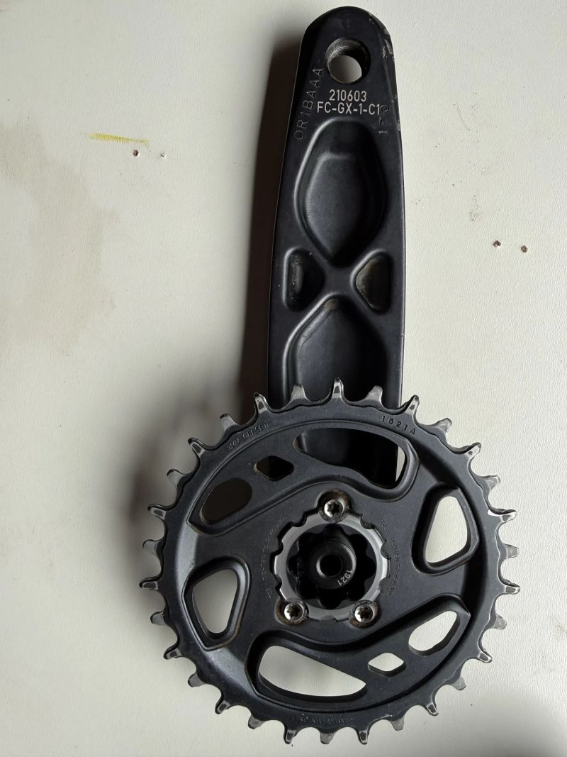 SRAM GX Eagle, DUB, slitinový převodník 30 zubů, Boost, délka 170 mm.