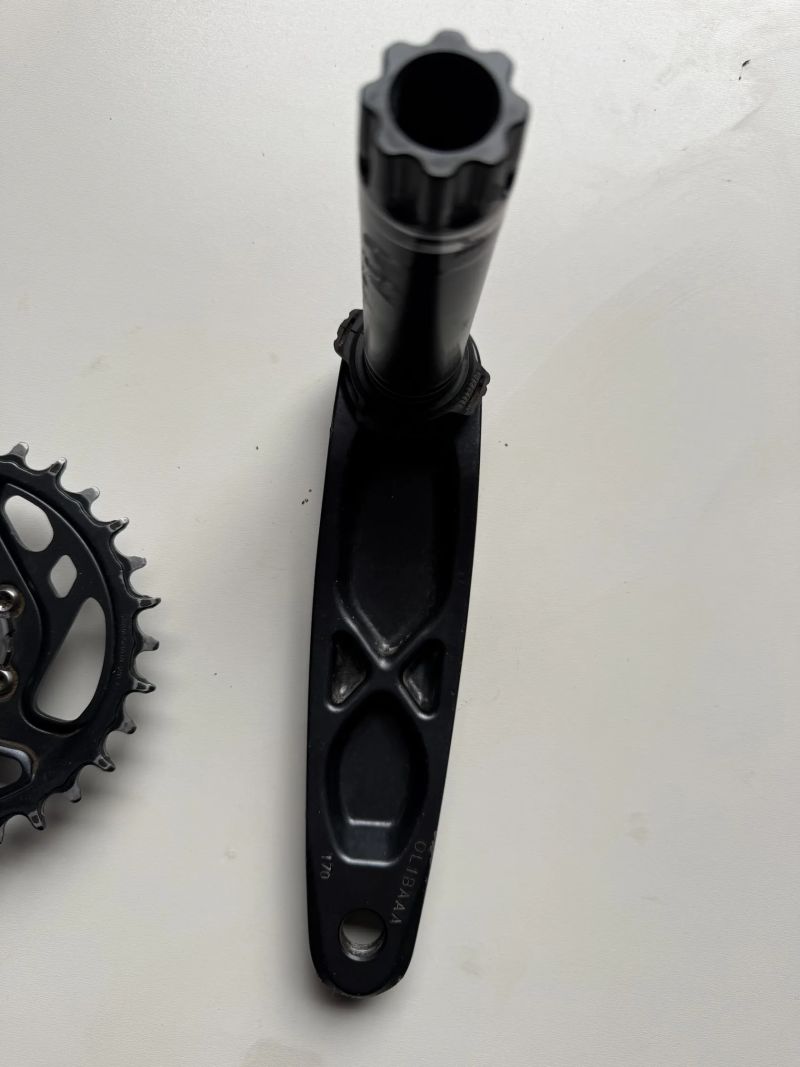 SRAM GX Eagle, DUB, slitinový převodník 30 zubů, Boost, délka 170 mm.