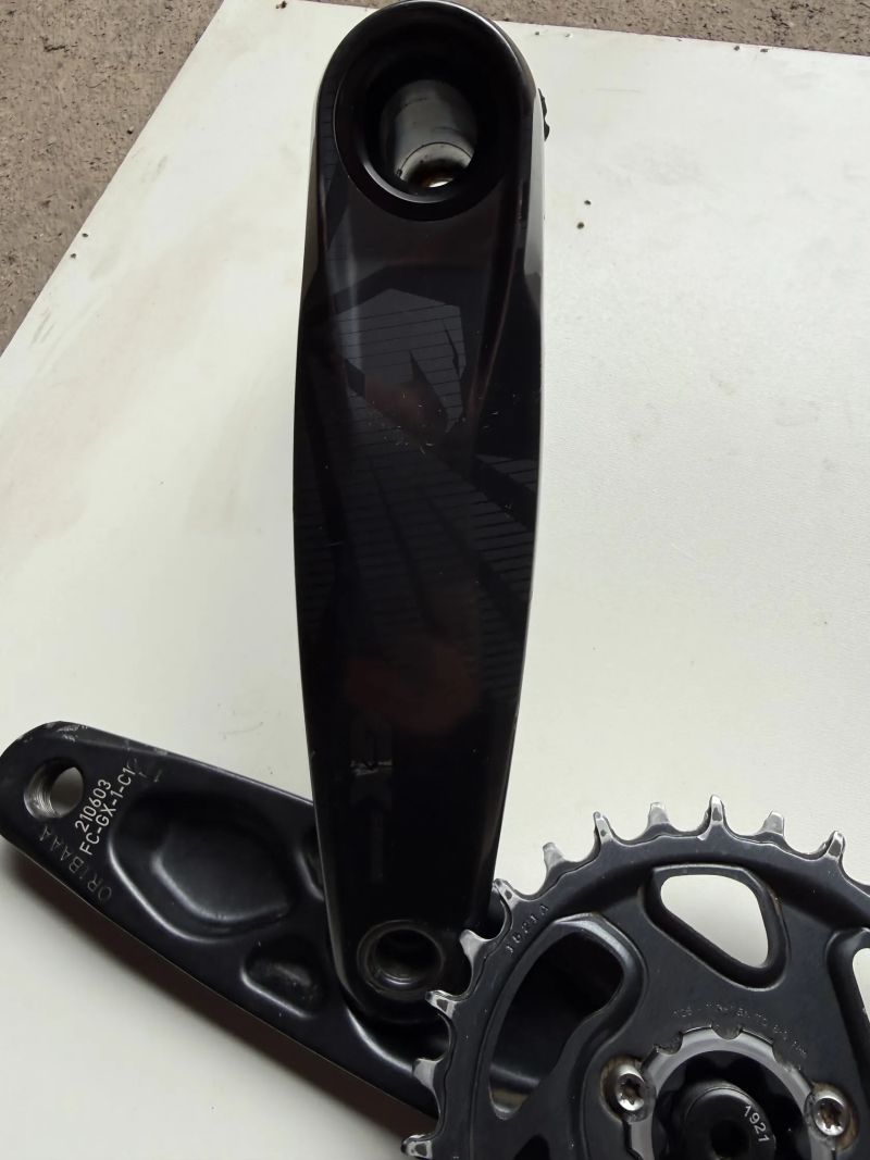 SRAM GX Eagle, DUB, slitinový převodník 30 zubů, Boost, délka 170 mm.