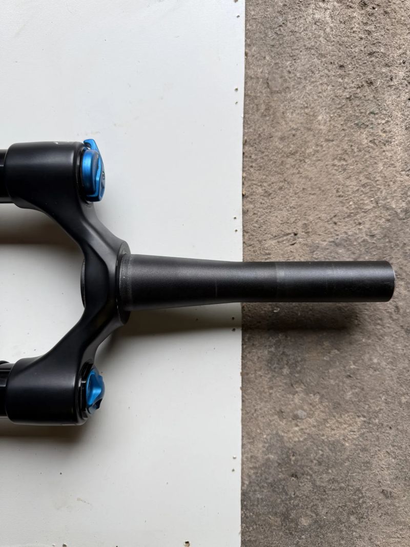 Fox Performance 36, vzduchová pružina Float EVOL, tlumení GRIP, kónický sloupek, offset 44 mm, Boost