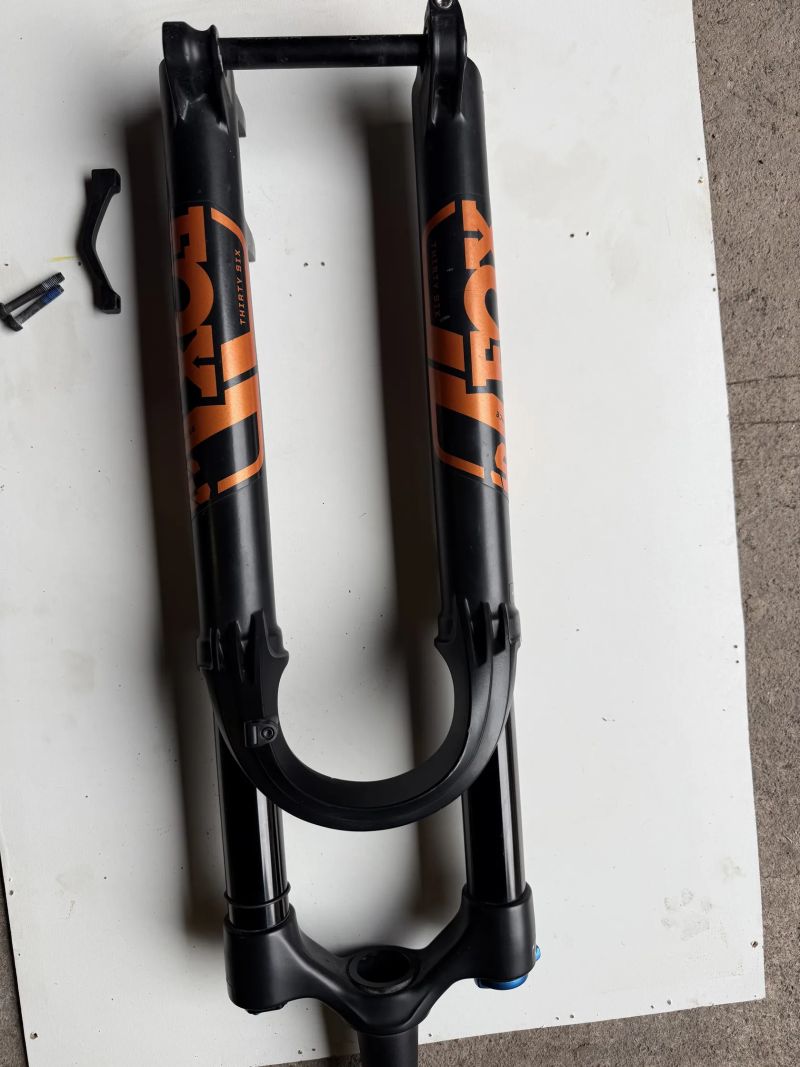 Fox Performance 36, vzduchová pružina Float EVOL, tlumení GRIP, kónický sloupek, offset 44 mm, Boost