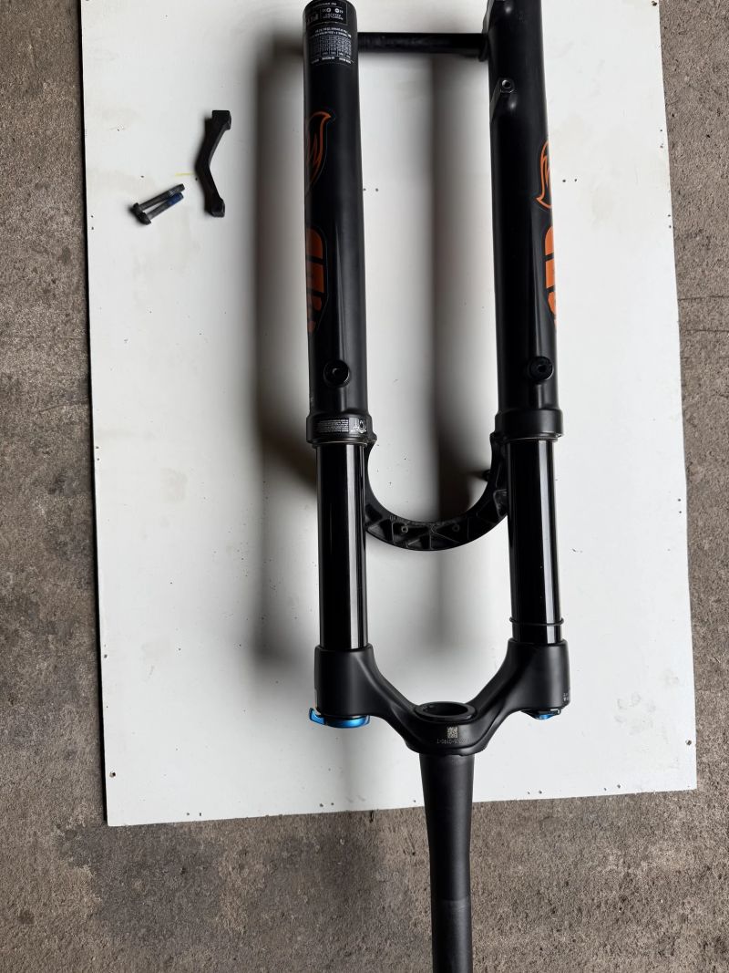 Fox Performance 36, vzduchová pružina Float EVOL, tlumení GRIP, kónický sloupek, offset 44 mm, Boost