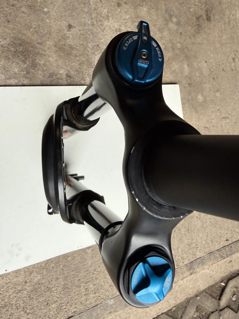 Fox Performance 36, vzduchová pružina Float EVOL, tlumení GRIP, kónický sloupek, offset 44 mm, Boost