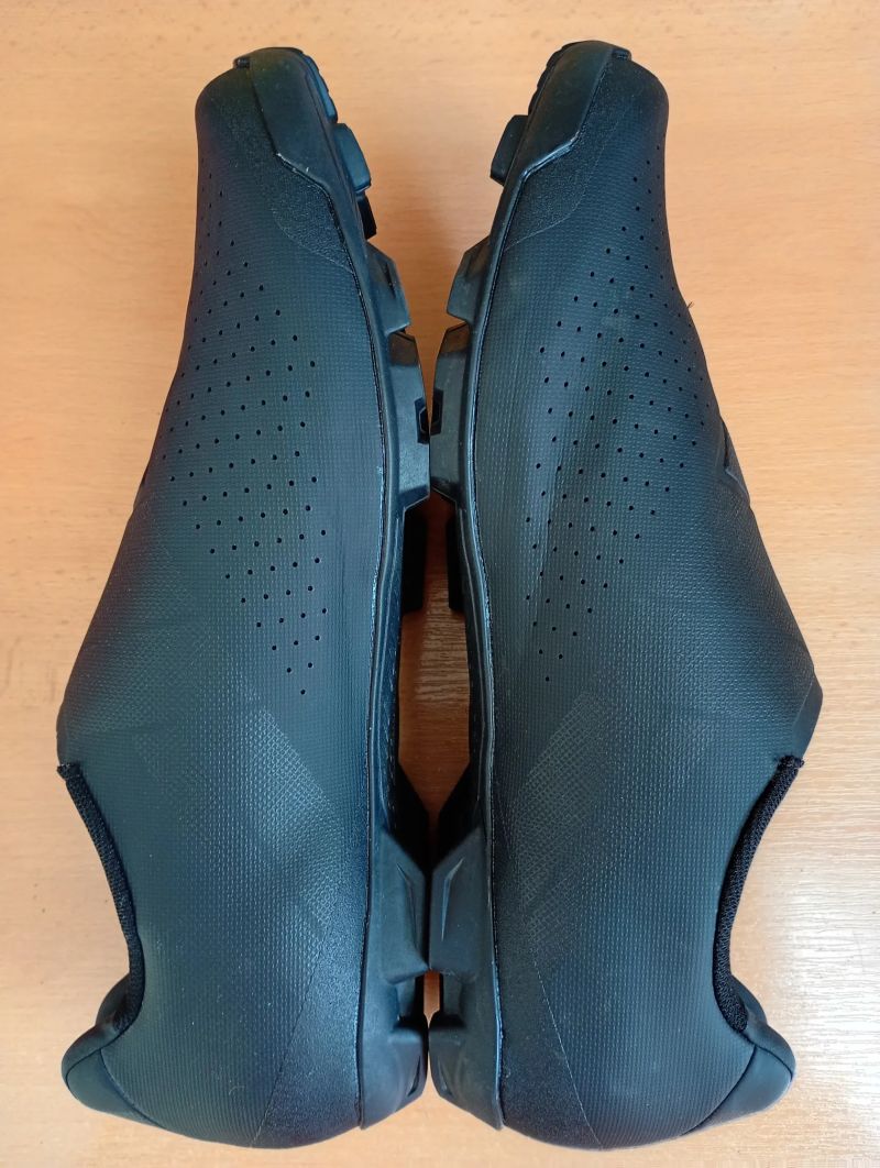 Tretry Shimano SH - XC 300 MG + PEDÁLY PD - ME 700