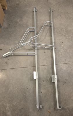 Vertikální otočný držák na kolo