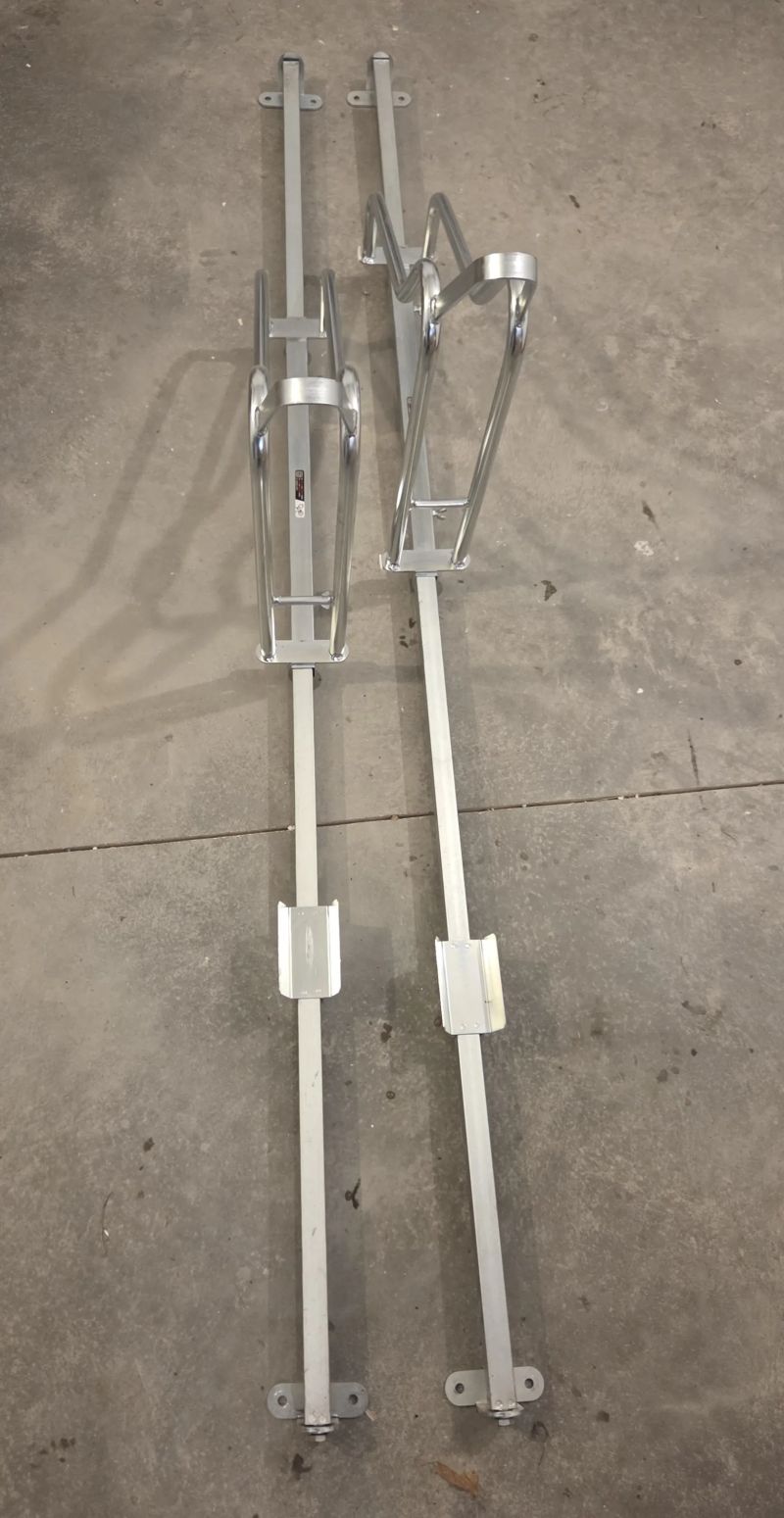 Vertikální otočný držák na kolo