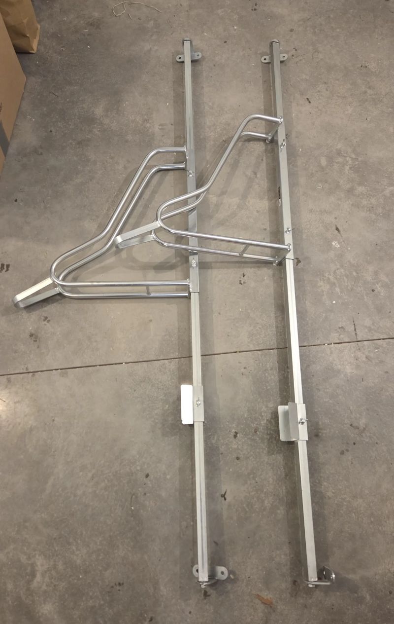 Vertikální otočný držák na kolo