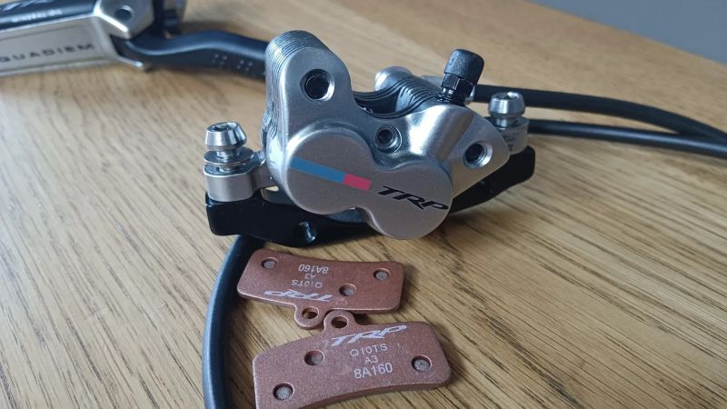 brzda přední levá TRP Quadiem G-Spec NOVÉ