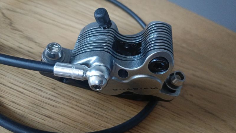 brzda přední levá TRP Quadiem G-Spec NOVÉ