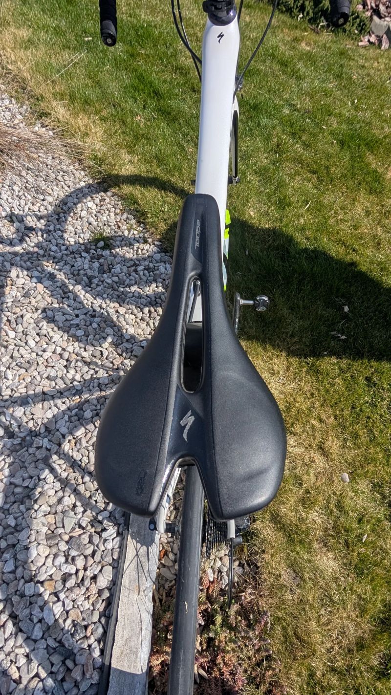 Silniční kolo Specialized Tarmac vel. 56 – karbon,Ultegra, karbonová plášťová kola Equator 45mm, 