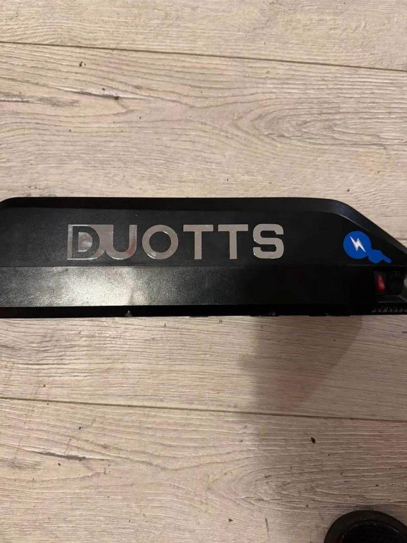 Baterie s nabíječkou Duotts C29 V48