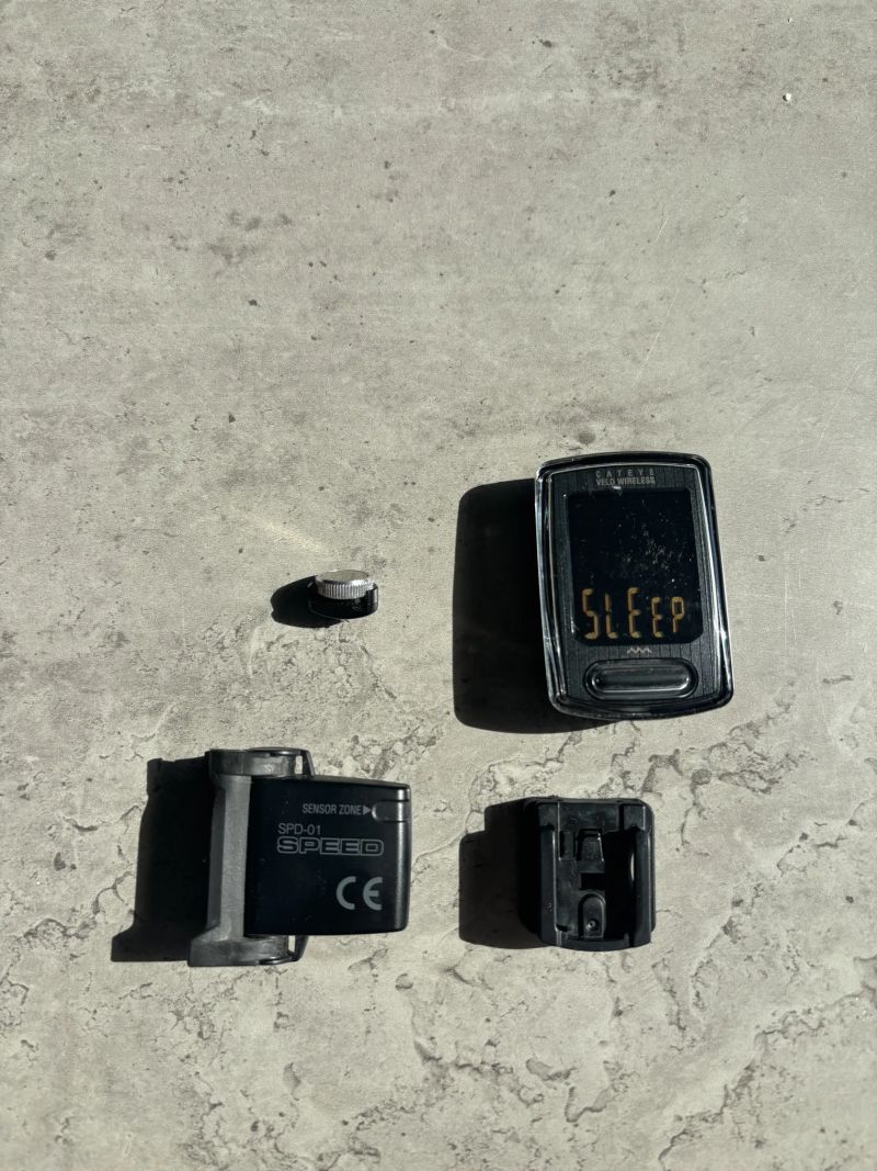 Cyklocomputer Cateye Velo Wireless – málo používaný