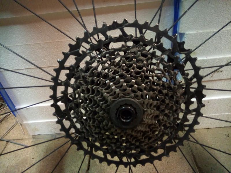 Vyměním zadní kolo DT Swiss X1900 spline 29" za 27,5"