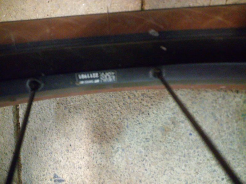 Vyměním zadní kolo DT Swiss X1900 spline 29" za 27,5"