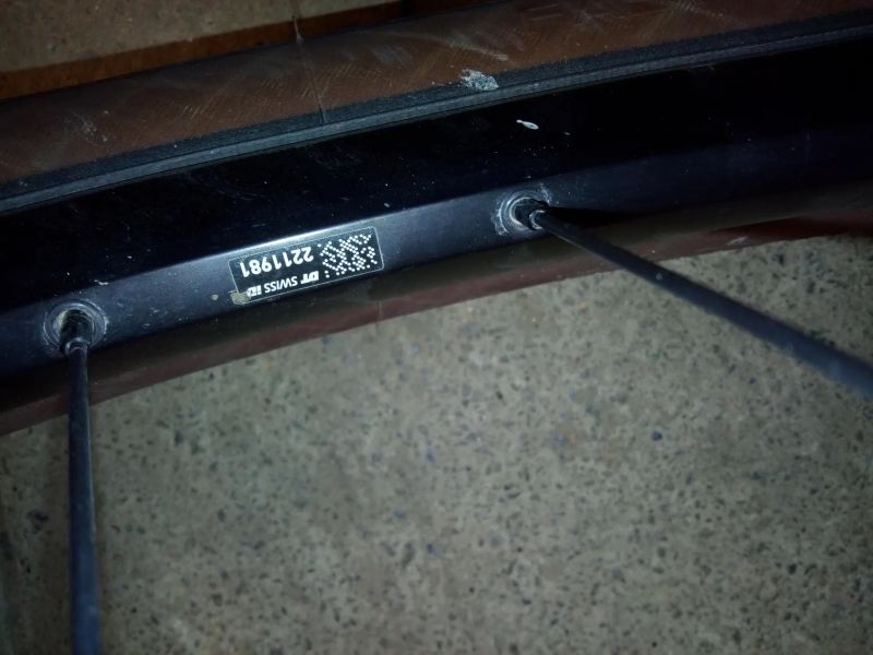 Vyměním zadní kolo DT Swiss X1900 spline 29" za 27,5"