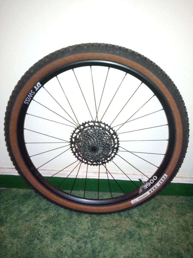 Vyměním zadní kolo DT Swiss X1900 spline 29" za 27,5"