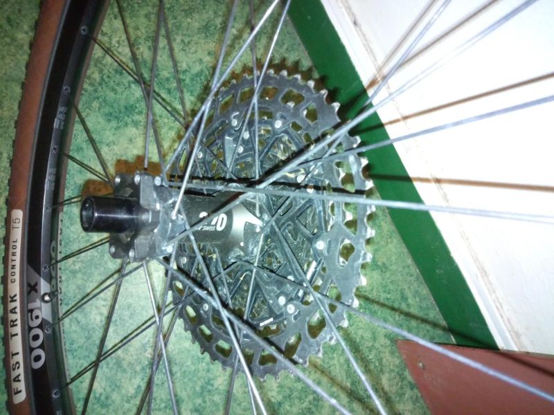 Vyměním zadní kolo DT Swiss X1900 spline 29" za 27,5"