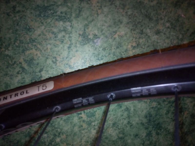 Vyměním zadní kolo DT Swiss X1900 spline 29" za 27,5"