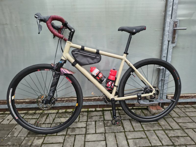 Gravel bike s FOX vidlicí 40mm BC Flint