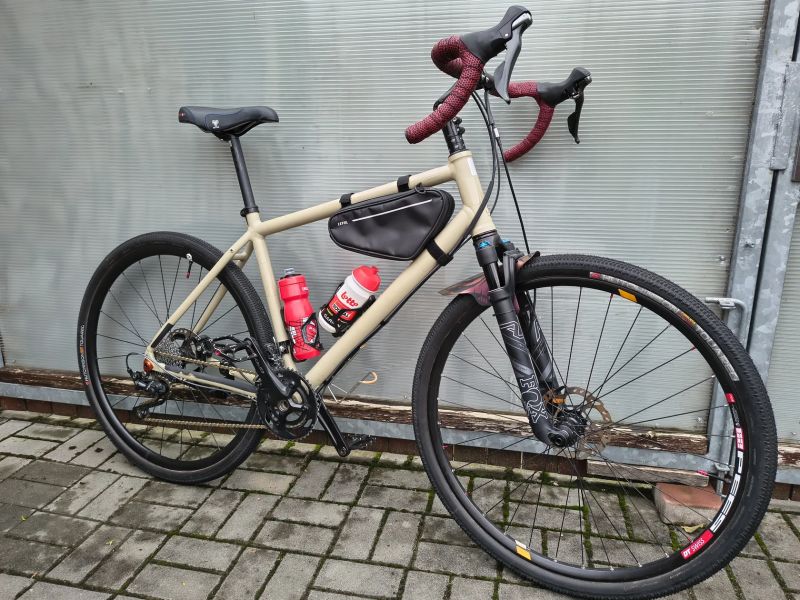 Gravel bike s FOX vidlicí 40mm BC Flint