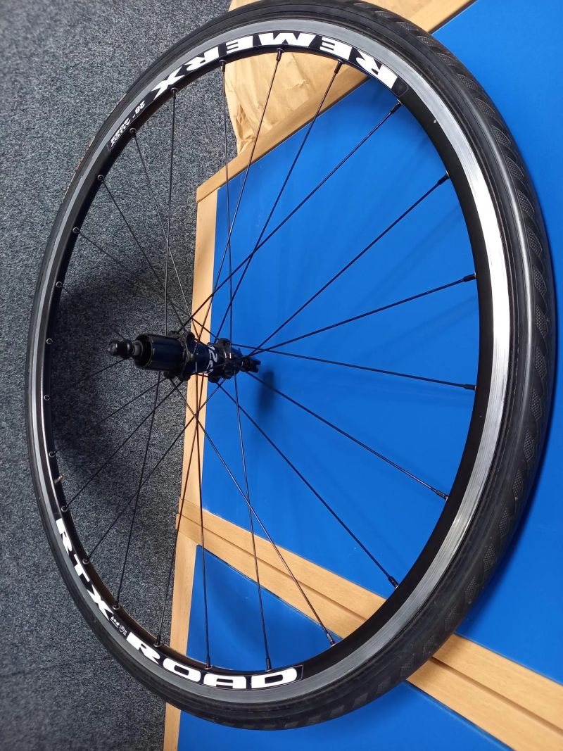 vypletená kola REMERX 28" (přední + zadní) - galuskové ráfky včetně galusek TUFA