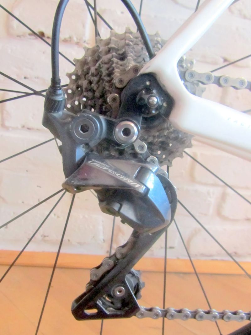 SPECIALIZED ROUBAIX na Shimano ULTEGRA, 52cm. ZÁNOVNÍ. 1ROK ZÁRUKA