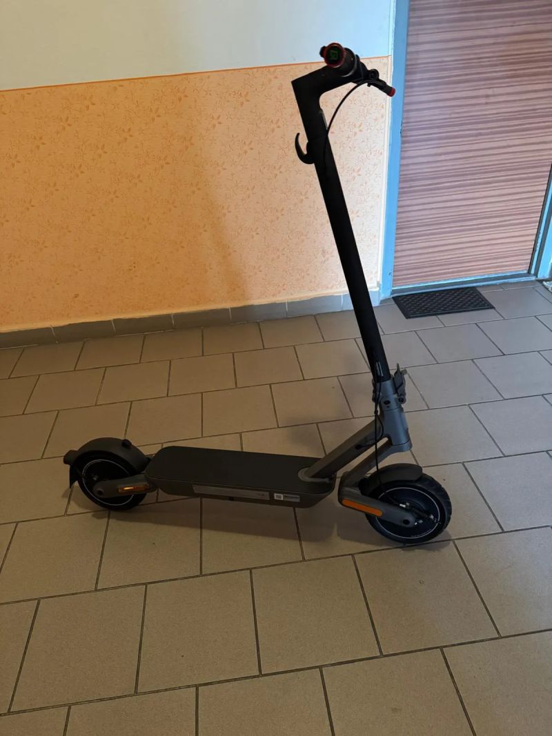 Prodám elektrickou koloběžu Xiaomi Electric Scooter 4 Ultra EU
