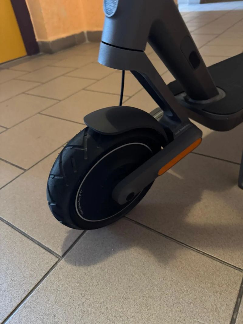 Prodám elektrickou koloběžu Xiaomi Electric Scooter 4 Ultra EU