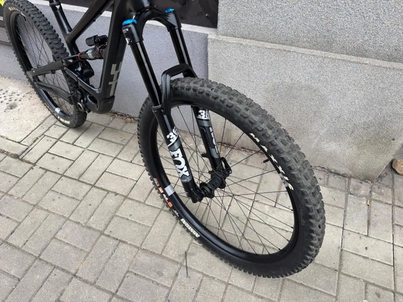 YT Industries capra CF Mullet core 3