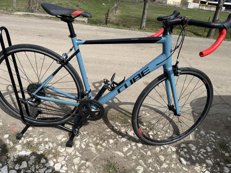 Silniční kolo Cube