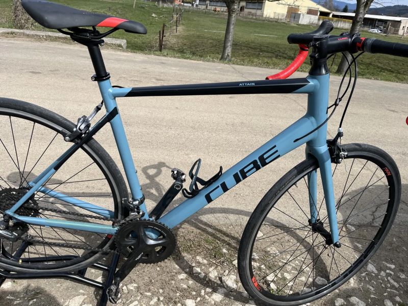 Silniční kolo Cube