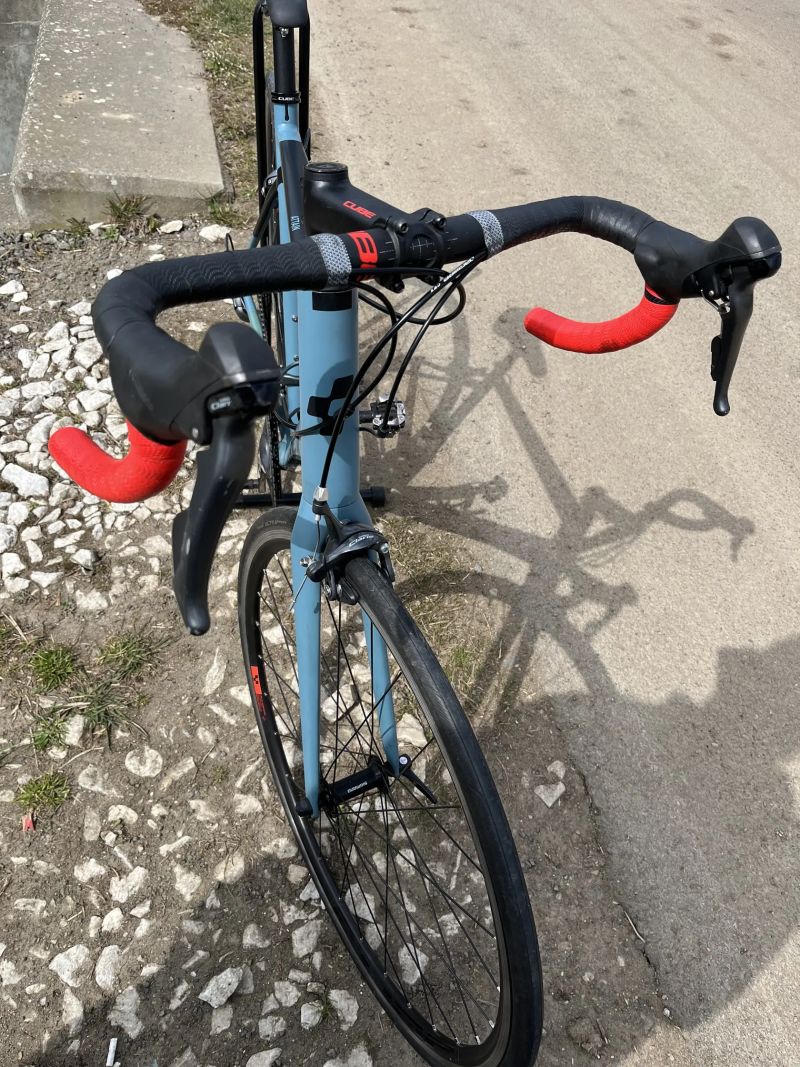 Silniční kolo Cube