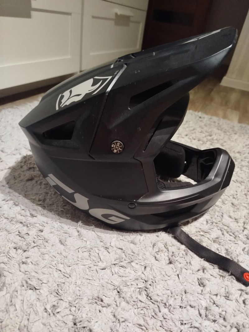 Integrální helma TSG 