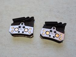 Metalické brzdové desky Shimano N04C (pár)