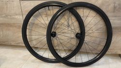 Bontrager Paradigm 23 - nová, nikdy nejetá - bezdušové provedení