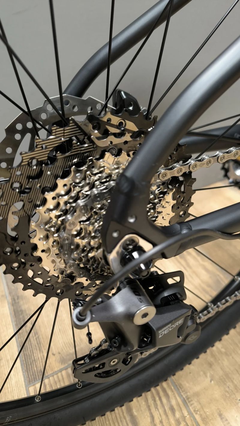 MRX Barbus FS 27,5 DEORE 1x10 černo-červený